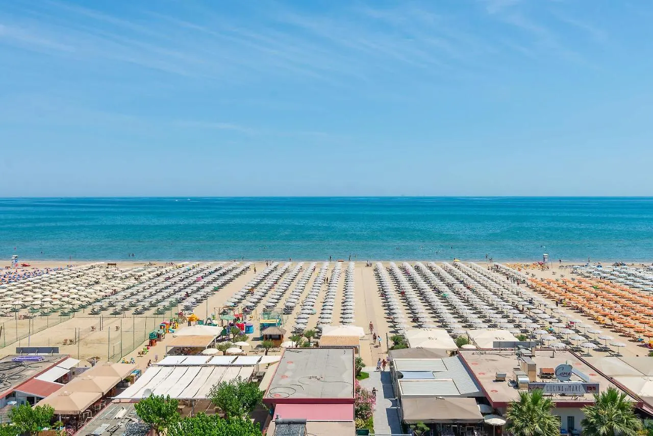 Universal Hotel تّشيرفييا
