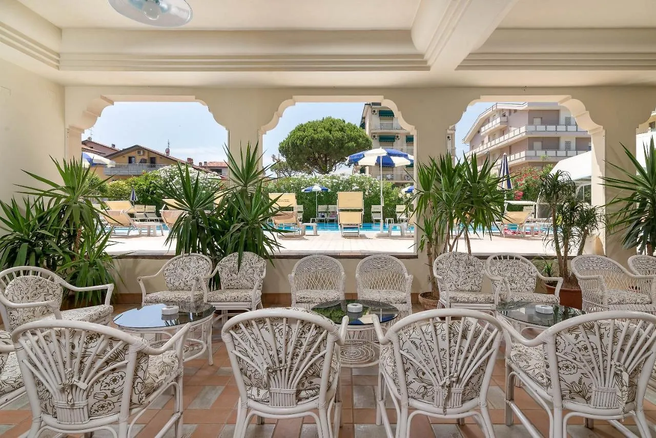Universal Hotel تّشيرفييا