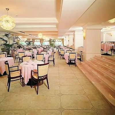 Universal Hotel تّشيرفييا