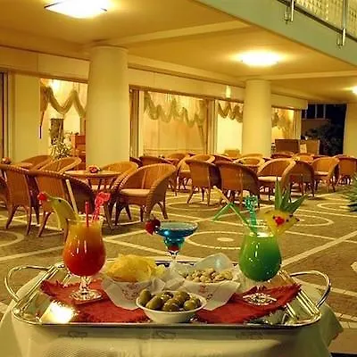 Universal Hotel تّشيرفييا إيطاليا